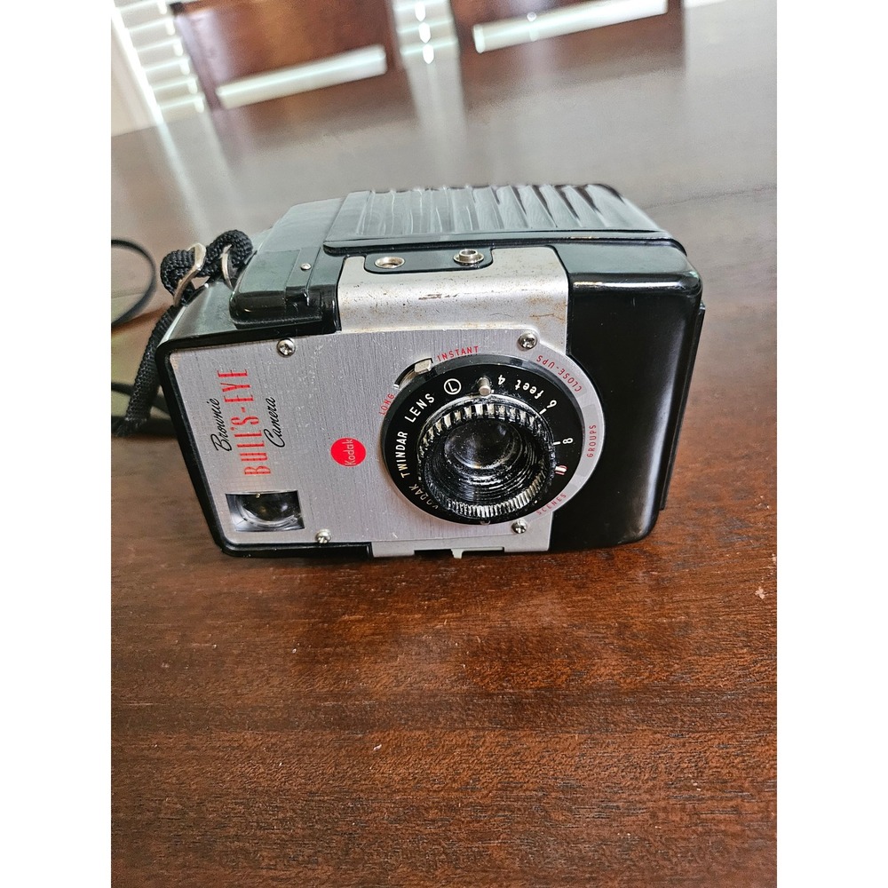 Kodak Brownie Bull's-Eye Camera Vintage Black Silver Twindar Lens Retro Analog